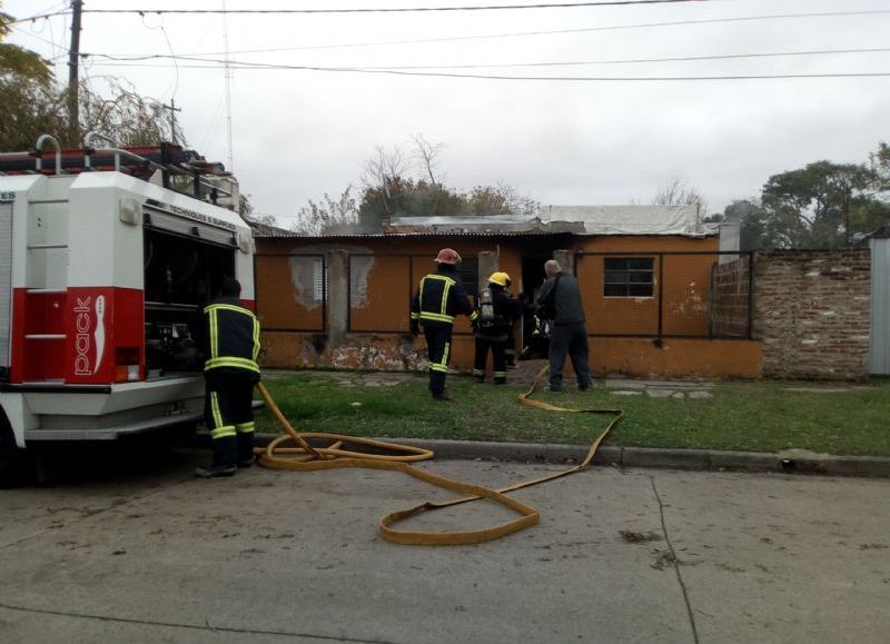 Expeditivo accionar de los bomberos.