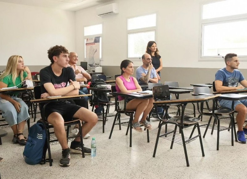 Se llevó a cabo la apertura del segundo año de la carrera Tecnicatura Universitaria en Gestión de Pymes de la Universidad Nacional de Quilmes.