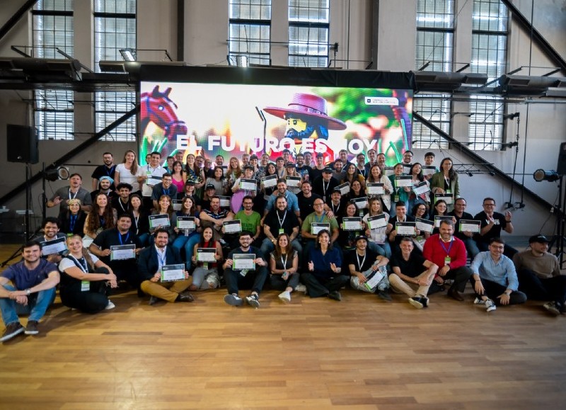 HAKIATON 2025 en Colón capacitará a jóvenes en IA para publicidad y diseño. Clases virtuales del 9 al 11/6 y jornada presencial el 12/6 con premios y certificados.