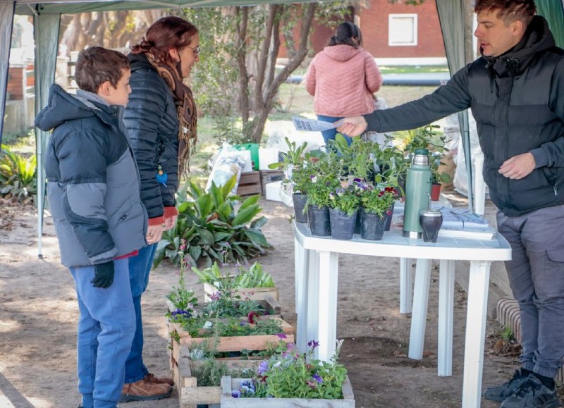 La actividad se llevó adelante en la esquina de 42 y 23, donde funciona la Subsecretaría de Ambiente de nuestro municipio.