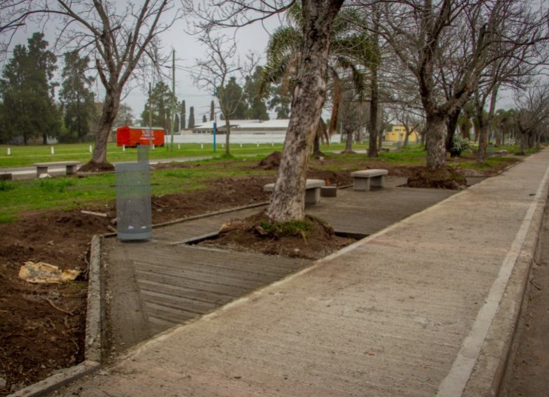 Lo mismo ocurre en Avenida  50 entre ruta 8 y calle 9, cuya obra de remodelación también se encuentra en ejecución.