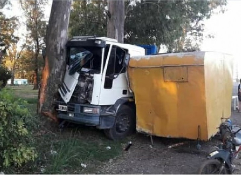 La mujer que resultó herida, fue atendida por el SAME y la policía realizó las pericias correspondientes.