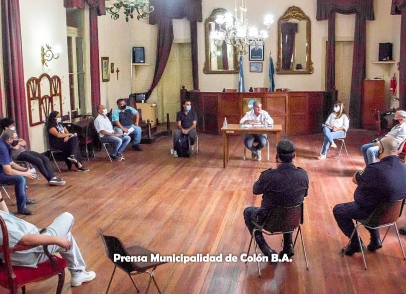 La Municipalidad de Colón organizó una nueva reunión de la Mesa Sanitaria, con el objetivo de analizar la situación pandémica en la ciudad, ante los casos en distintos puntos de la provincia de Buenos Aires.