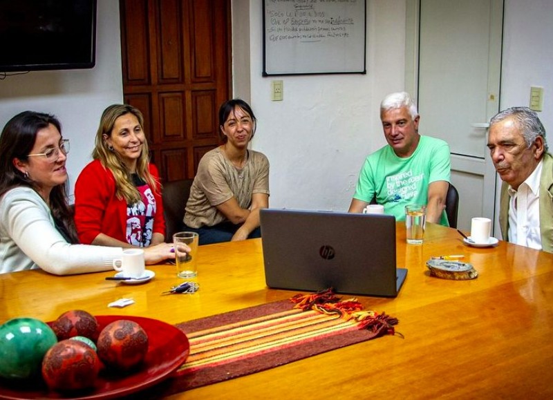 Los funcionarios Florencia Palomo y Walter Floridi asistieron al acto de lanzamiento.