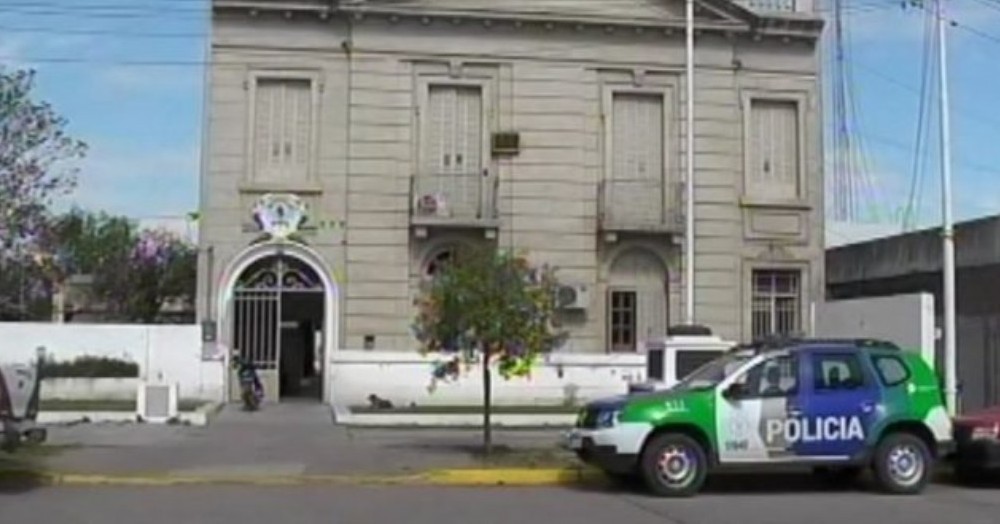 Los datos de la estación policial local.