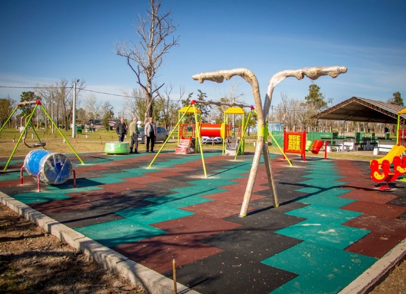 La Fundación costeó los bienes a través del proyecto "A jugar a la plaza"y el lugar tiene una extensión de 250 m2 aproximadamente.