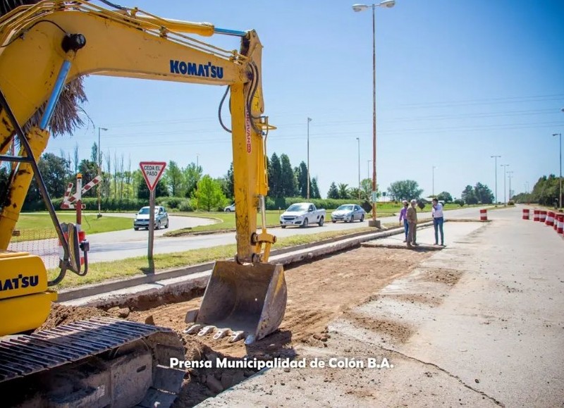 A ritmo sostenido se sigue trabajando en la reparación integral de la ruta provincial 50, y en poco tiempo ya se aprecian los notorios avances producidos.