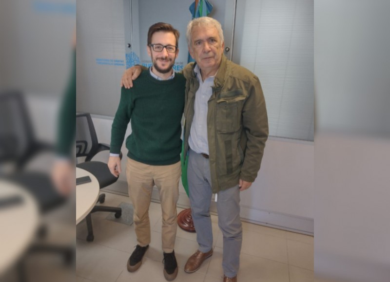 Agustín Simone, titular de la cartera provincial de Hábitat y Desarrollo Urbano, recibió en La Plata al mandatario local, Ricardo Casi.