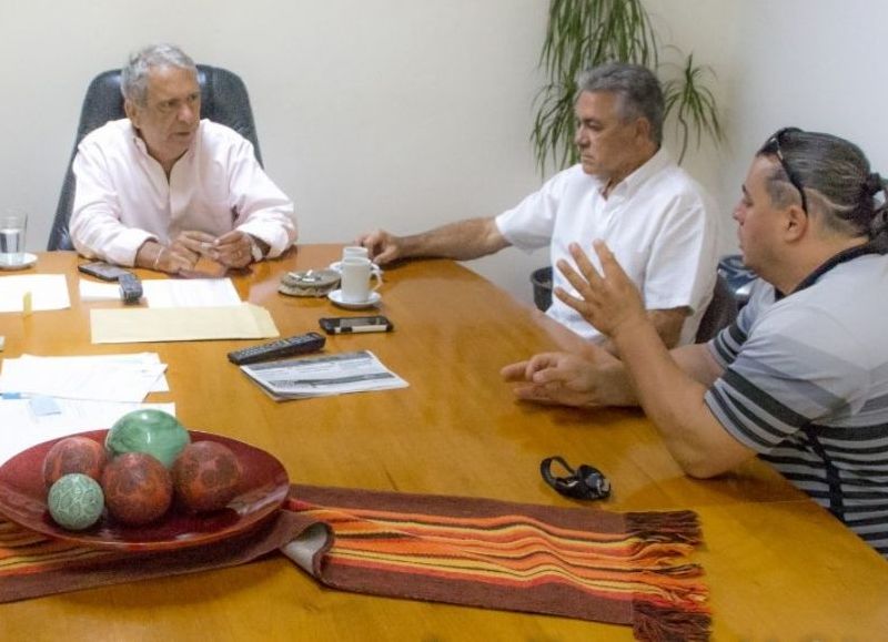 Reunión encabezada por el intendente Casi.