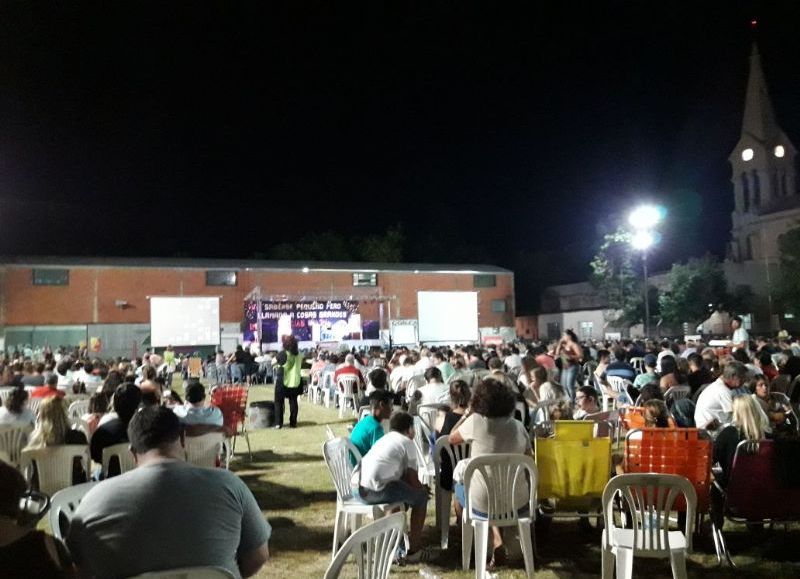 Instalaciones colmadas en la cancha de Ateneo.