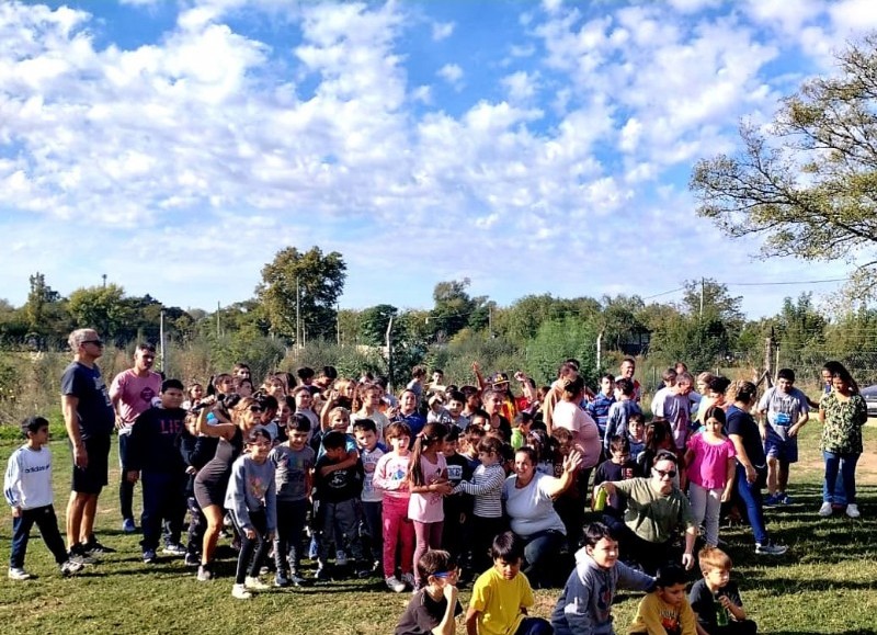 En el marco de dicha colonia, como es habitual año tras año, en el natatorio "Alicia Azcurra" de Club Alianza han comenzado las clases de natación.