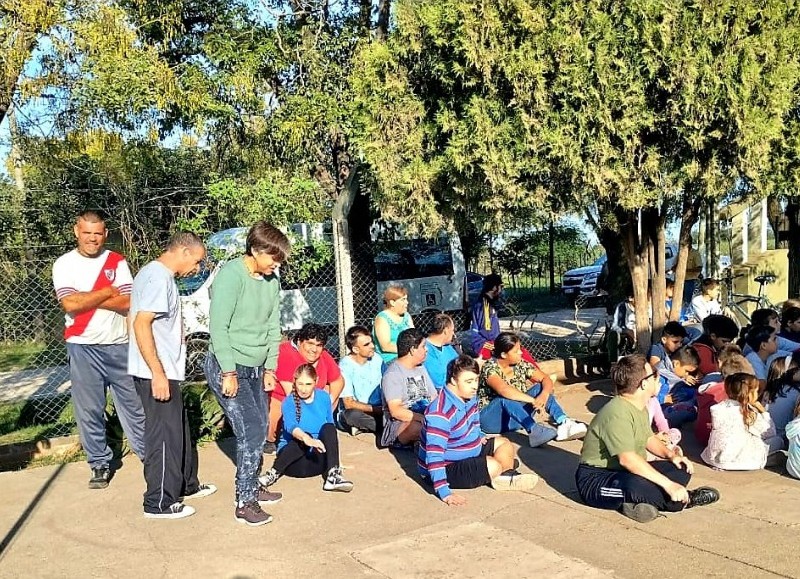 Por otra parte, a cargo de Deportes, se desarrollan clases de Educación Física en el Taller Protegido de nuestra ciudad.