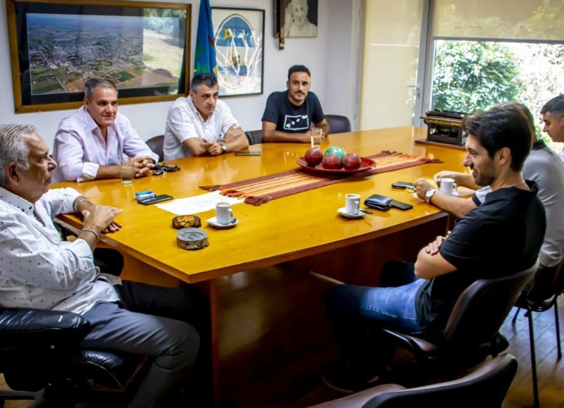 El intendente Ricardo Casi recibió a integrantes de la firma Granja Tres Arroyos