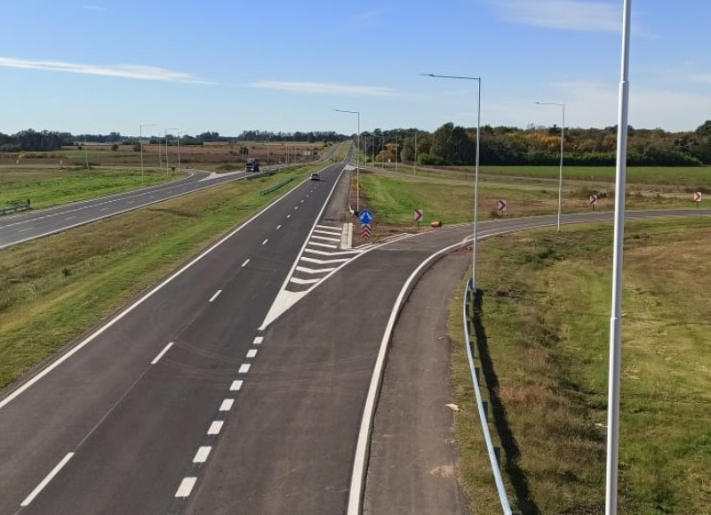 Desde el municipio de Colón informaron que las intersecciones de la Ruta Nacional 8 con las rutas provinciales 50 y 31 presentan problemas de iluminación. Investigan un posible sabotaje en el cableado.