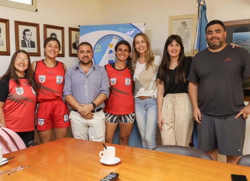 Waldemar Giordano y funcionarios de su gabinete recibieron a Lorena Falchi, Giouliana Forti y Carla Nazra, quienes están a punto de culminar su formación.
