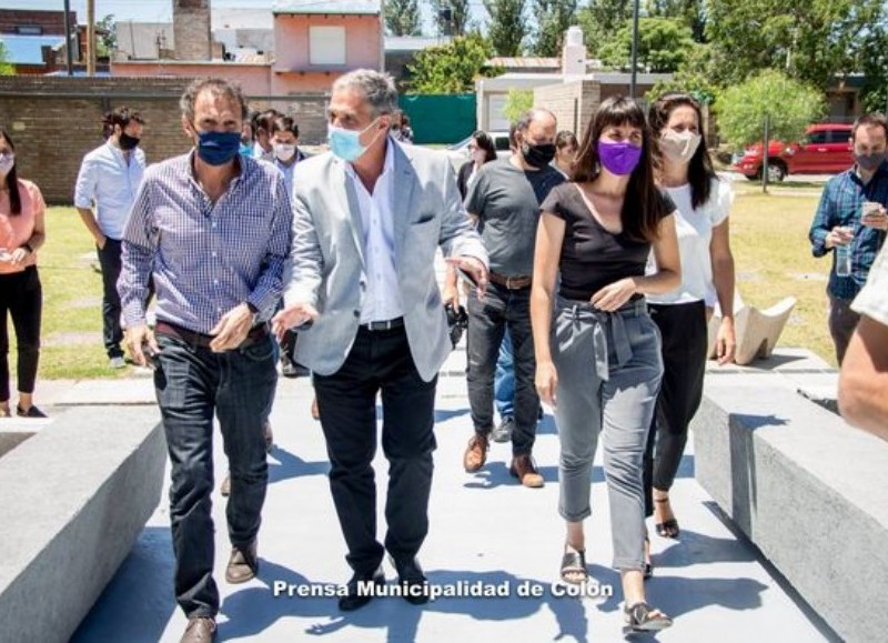 En el mediodía del martes, en el Polo Cultural Colonense, se produjo la visita del ministro de Obras Públicas de la Nación, Gabriel Katopodis, y del ministro de Infraestructura de la provincia de Buenos Aires, Agustín Simone.