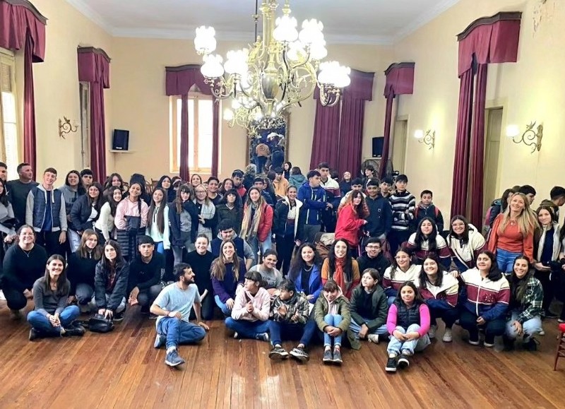 Asistieron alumnos de entre 14 y 21 años, que participaran en un concurso de producciones artísticas y culturales.
