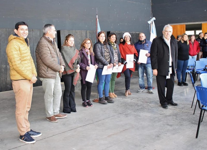 En el Polo Cultural se realizó el acto de entrega de maquinarias y herramientas, en el marco del Programa Nacional "Banco de herramientas, maquinarias y materiales para la Emergencia Social".