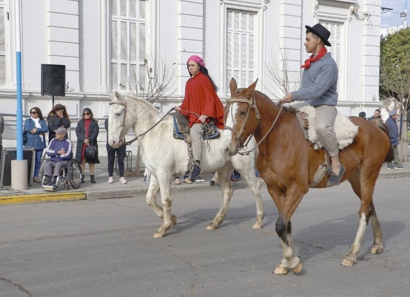 Se llevó a cabo un desfile patrio del cual participaron centros tradicionalistas y agrupaciones de la región.