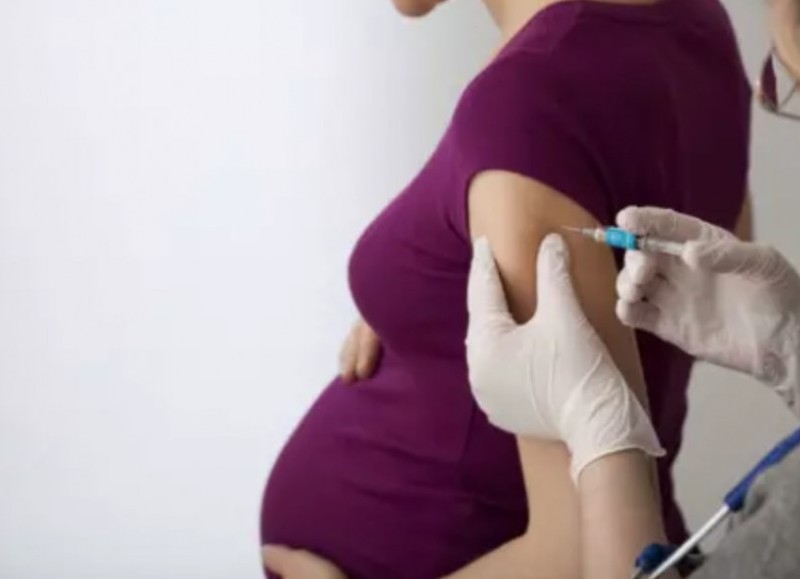 La inoculación de la dosis tiene el objetivo de proteger contra la bronquiolitis a los bebés recién nacidos durante los primeros seis mes de vida.