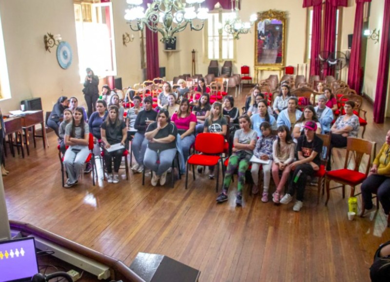 En la oportunidad estuvo presente Nerina Favale, directora de Abordaje Territorial de Políticas de Género y Diversidad Sexual de la provincia de Buenos Aires.