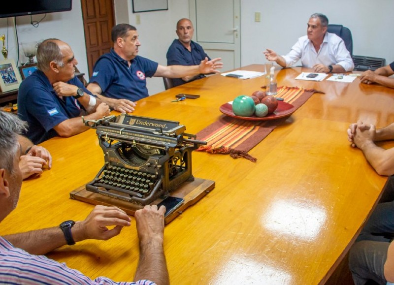 Se convocó a integrantes del cuerpo de Bomberos Voluntarios de nuestra ciudad para conversar acerca de la situación del Basural Municipal.