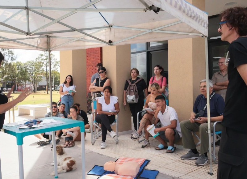 El objetivo fue ofrecer una respuesta inicial para estabilizar a la víctima y brindarle atención hasta que llegue el socorro sanitario.