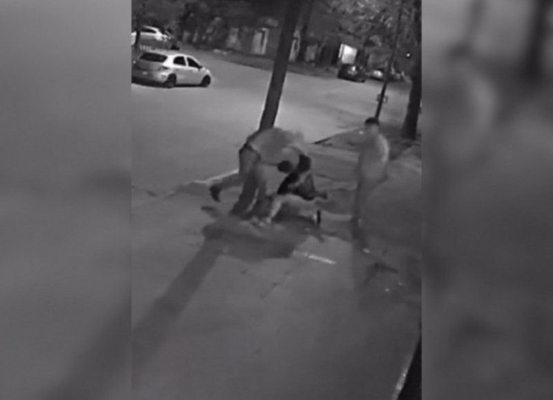 VIDEO | Detuvieron al joven que se encontraba prófugo por la brutal golpiza a un adolescente a la salida de El Porteño