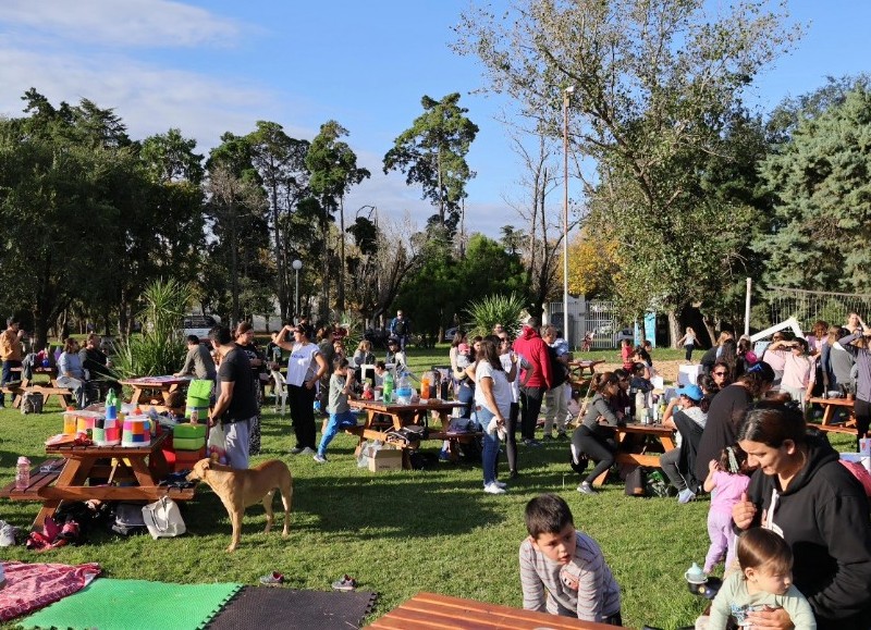 La actividad, organizada por las áreas de Salud Mental y Discapacidad, reunió a familias, profesionales e instituciones locales en el Día Mundial de Concientización sobre el Autismo.