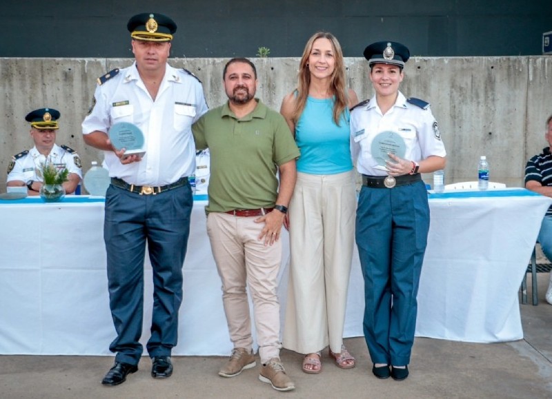 Durante la ceremonia se distinguieron a efectivos de las dependencias locales.