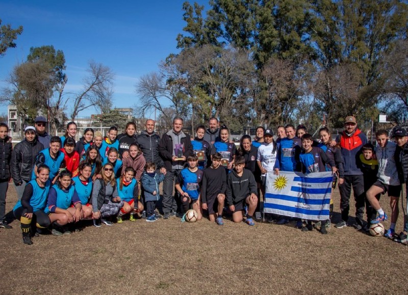 Una delegación uruguaya visitó la ciudad, con su combinado femenino y jóvenes de categoría sub 14.
