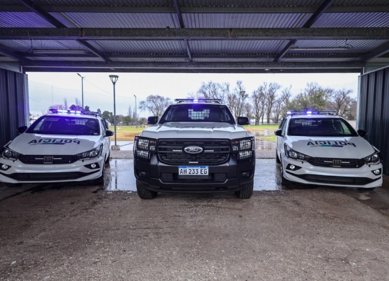 Además de los móviles, se anunciaron más herramientas tecnológicas para fortalecer el funcionamiento del Centro de Monitoreo y el Comando de Patrulla Rural.