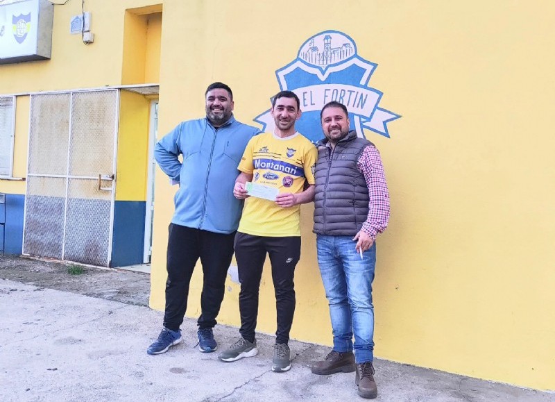 El intendente Waldemar Giordano realizó una visita a la institución y se reunió con los dirigentes.