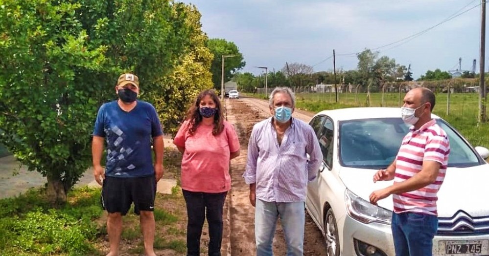 El intendente aprovechó a dialogar con los vecinos.