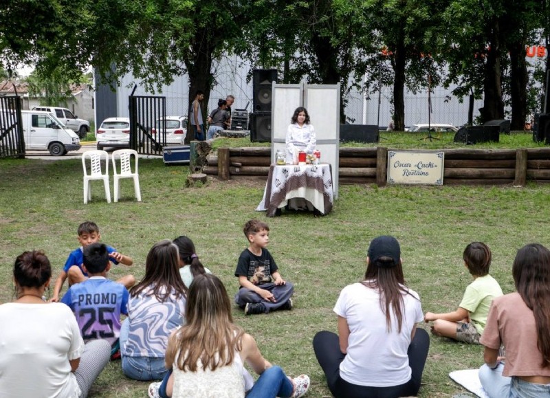 Durante la actividad se desarrollaron muestras, talleres y presentaciones musicales en vivo, en un clima de alegría, empatía y participación colectiva.
