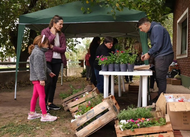 Contaron con la colaboración de alumnos y docentes de la Escuela 501 de la ciudad.