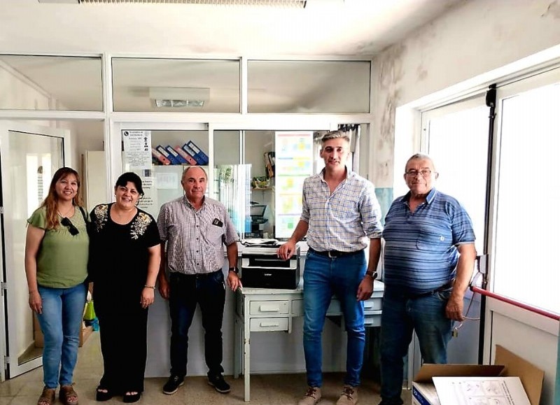 Entregaron un aire acondicionado para la sala general y un TV para el taller didáctico.