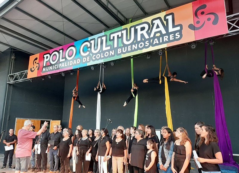 El evento, organizado por el Centro de Jubilados “Día Feliz” y auspiciado por la Dirección de Tercera Edad de la Municipalidad de Colón, tendrá lugar en el Polo Cultural y promete ser una jornada de música, emoción y reencuentro.

