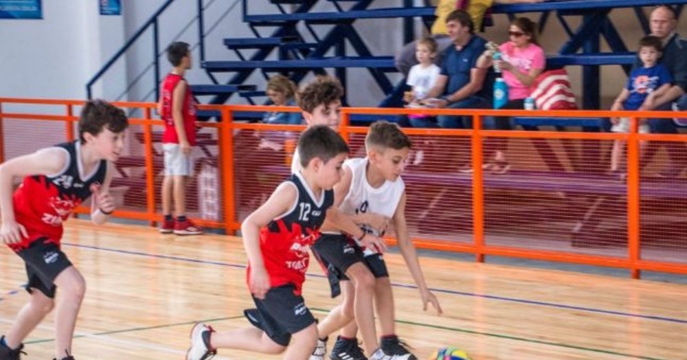 Actividad en el gimnasio y al aire libre.