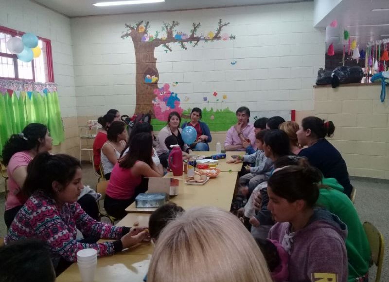 Reunión con las integrantes del programa.