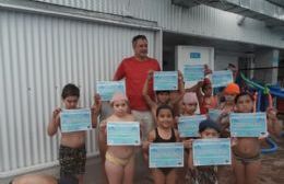 Entrega de diplomas para el programa "Todos al agua"