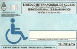 Discapacidad: Oblea autoadhesiva para el libre tránsito y estacionamiento