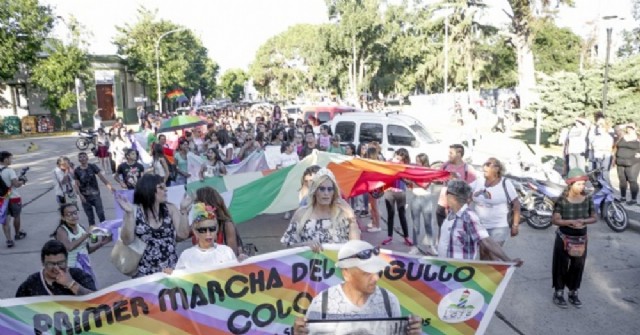 Indudable repercusión pública tuvo la primera marcha del orgullo