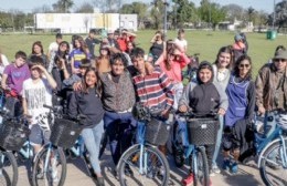El Ministerio de Ambiente bonaerense entregó bicicletas destinadas a programas sociales y educativos, fomentando la movilidad sustentable y el cuidado del ambiente.