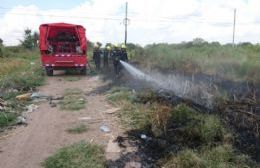 Los bomberos siguen asistiendo a incendios en lugares que son usados como basurales