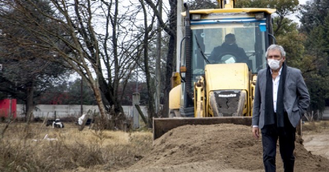 Arrancaron las obras en barrio Rivadavia con el cordón cuneta