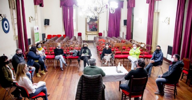 Reunión entre concejales y médicos para abordar la situación sanitaria de la región