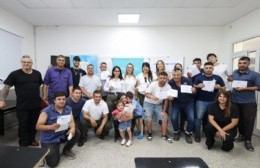 Capacitación en maquinaria pesada: trabajadores municipales recibieron sus certificados