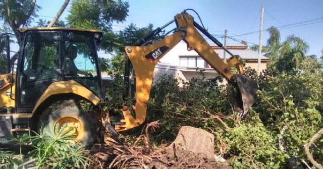 Cordón cuneta y desagües pluviales en el Barrio Mangrullo