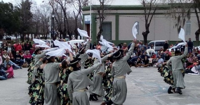 El Día Mundial del Folklore se vivió en el Patio del Artista